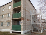 Удобные эвакуационные лестницы и современные двери.